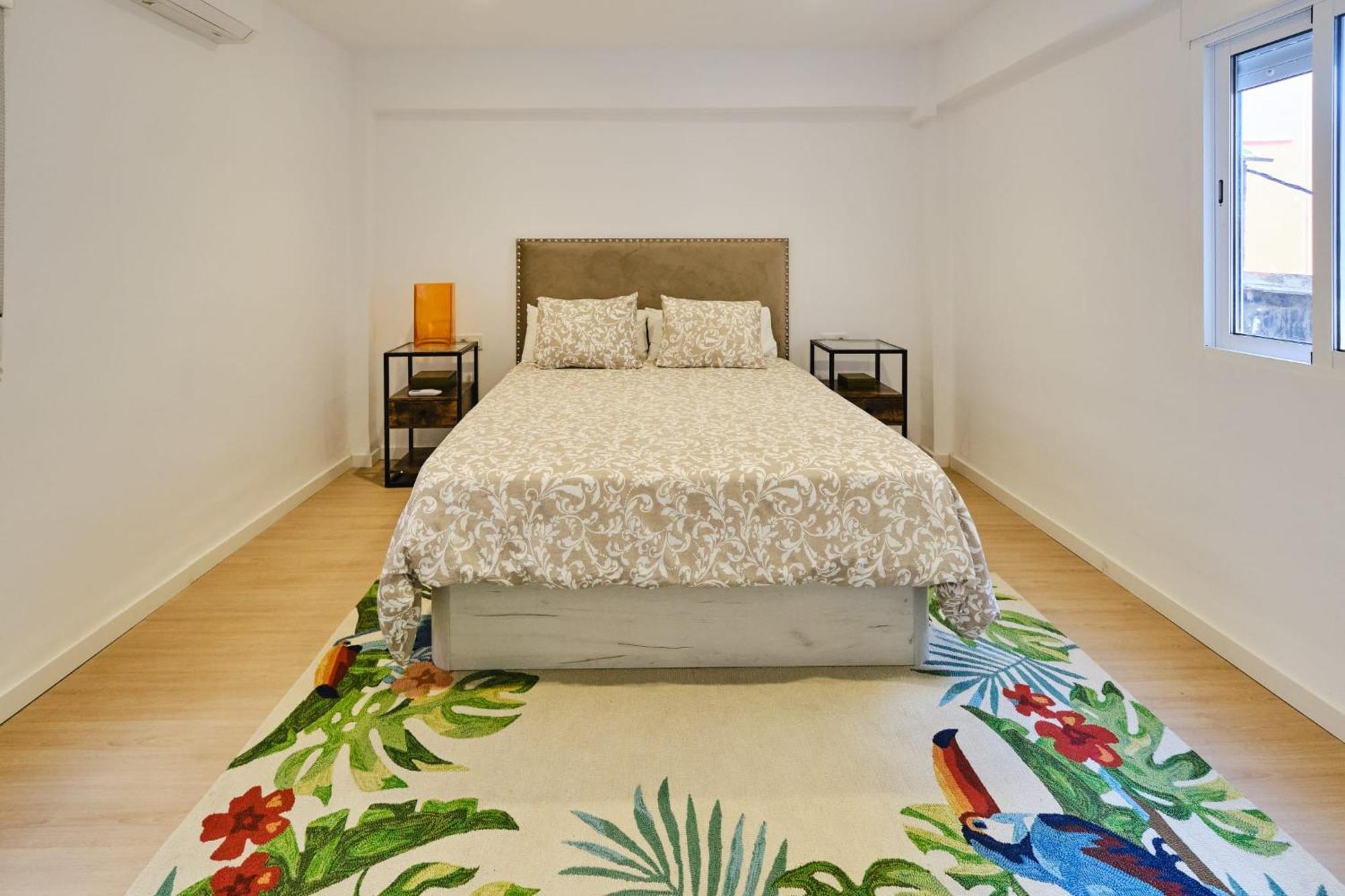 Reina Flat