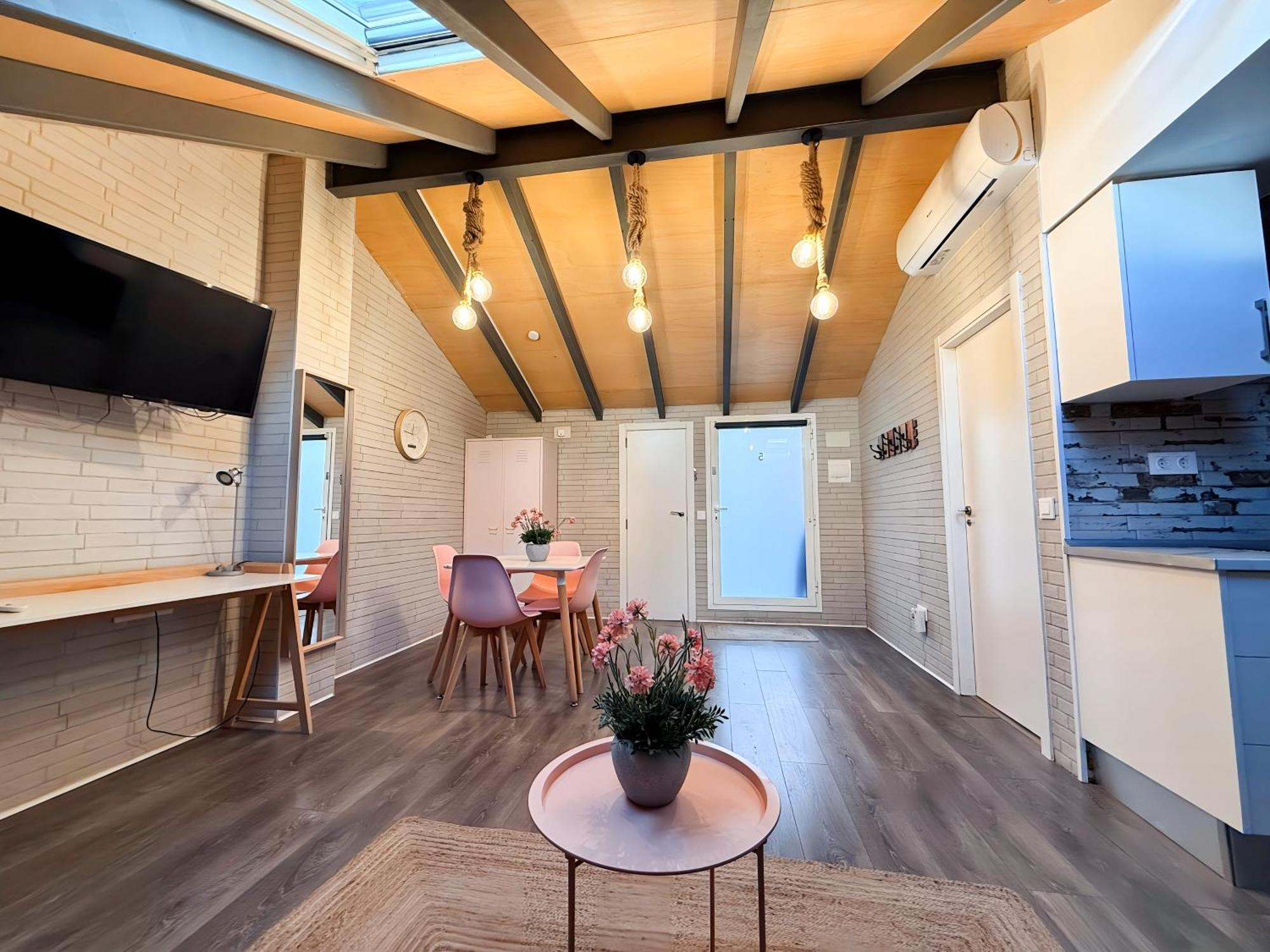 Loft Independiente Con Piscina Compartida En Centro De *