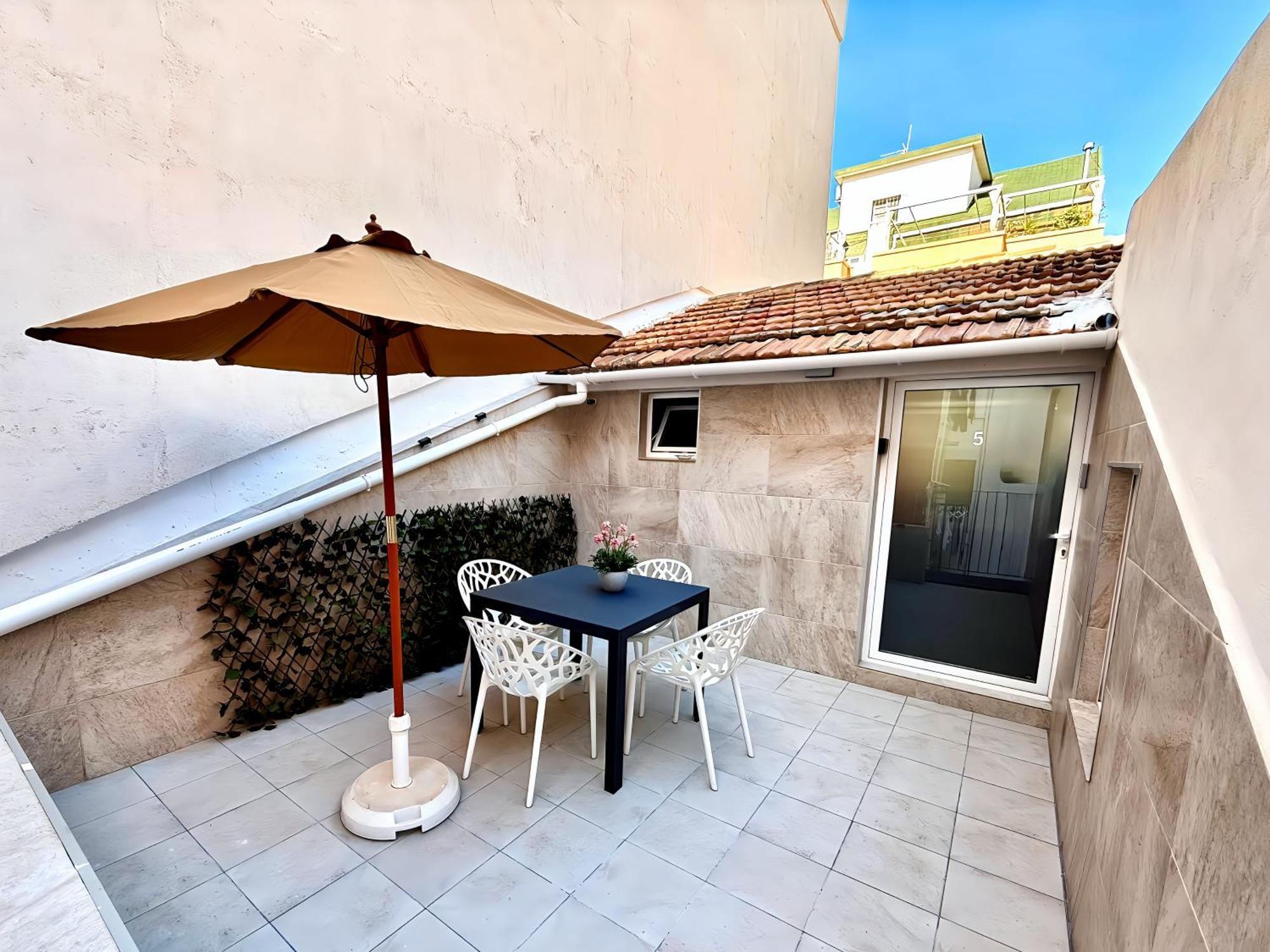Loft Independiente Con Piscina Compartida En Centro De Apartamento *