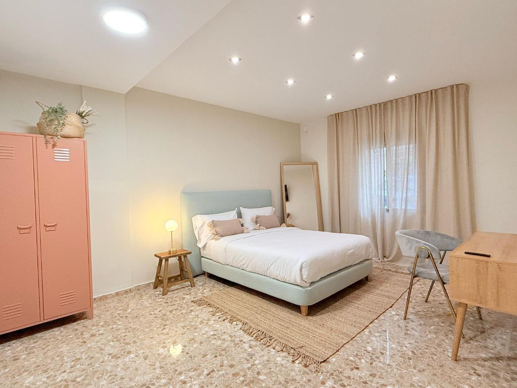 Valencia, Netflix, 4 Mins Walk To The Habitación en casa particular