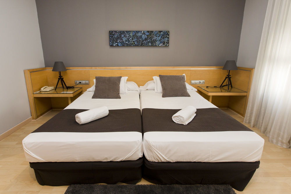 & Co. J. Botanico Boutique 3*