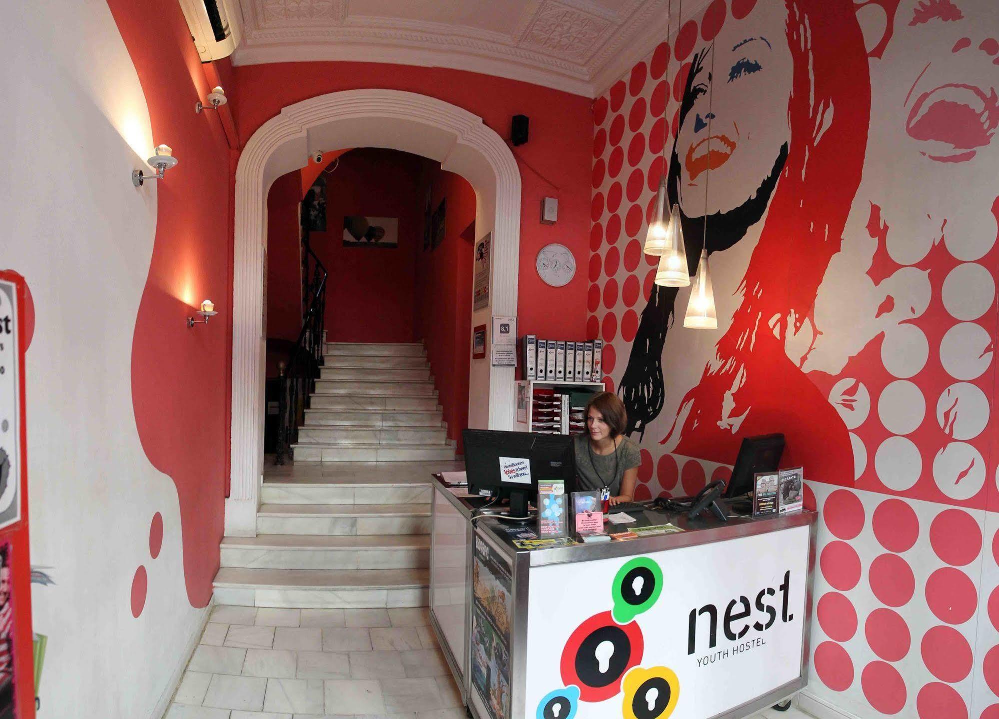 Hostal Red Nest *