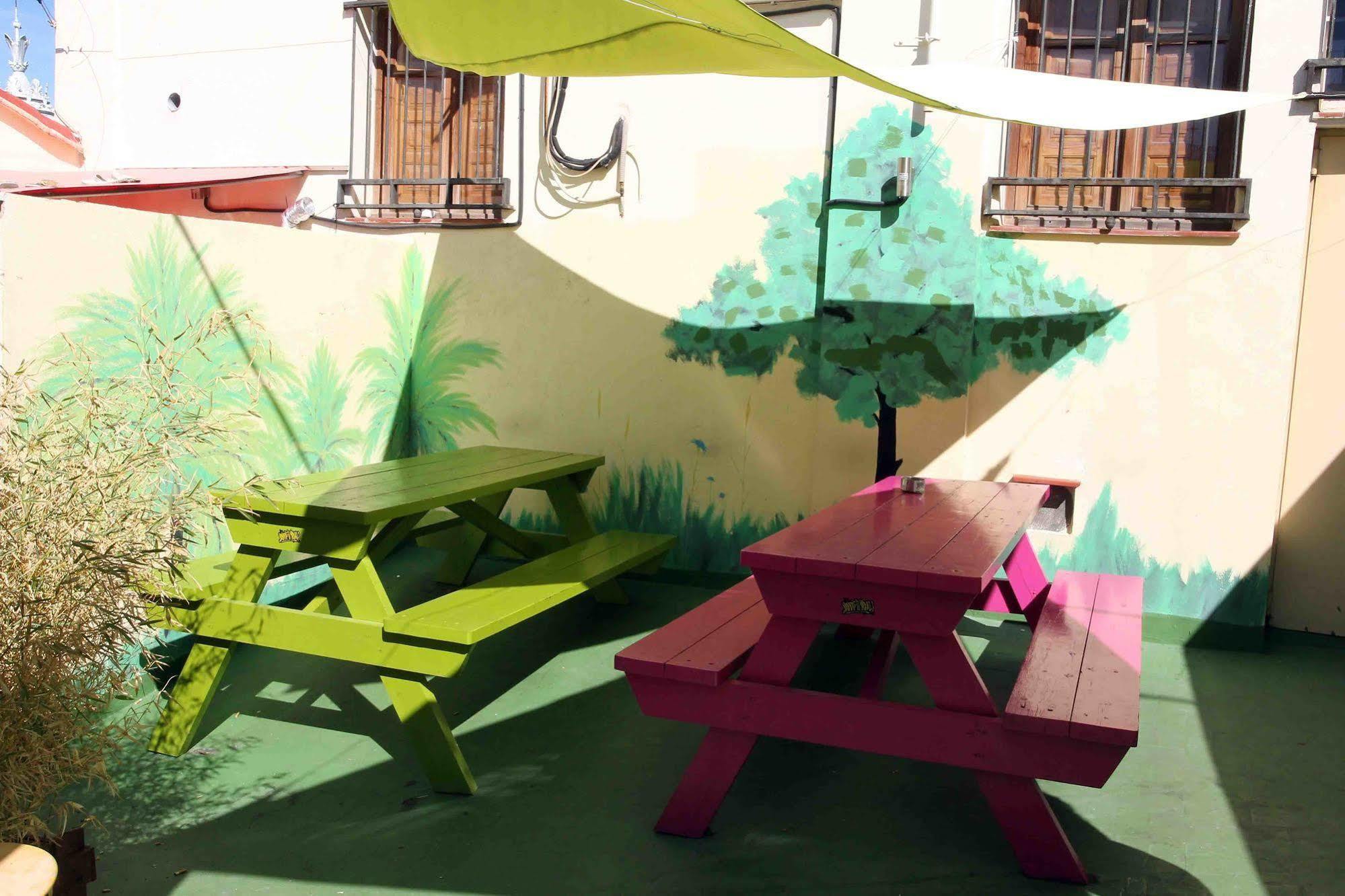 Hostal Red Nest *
