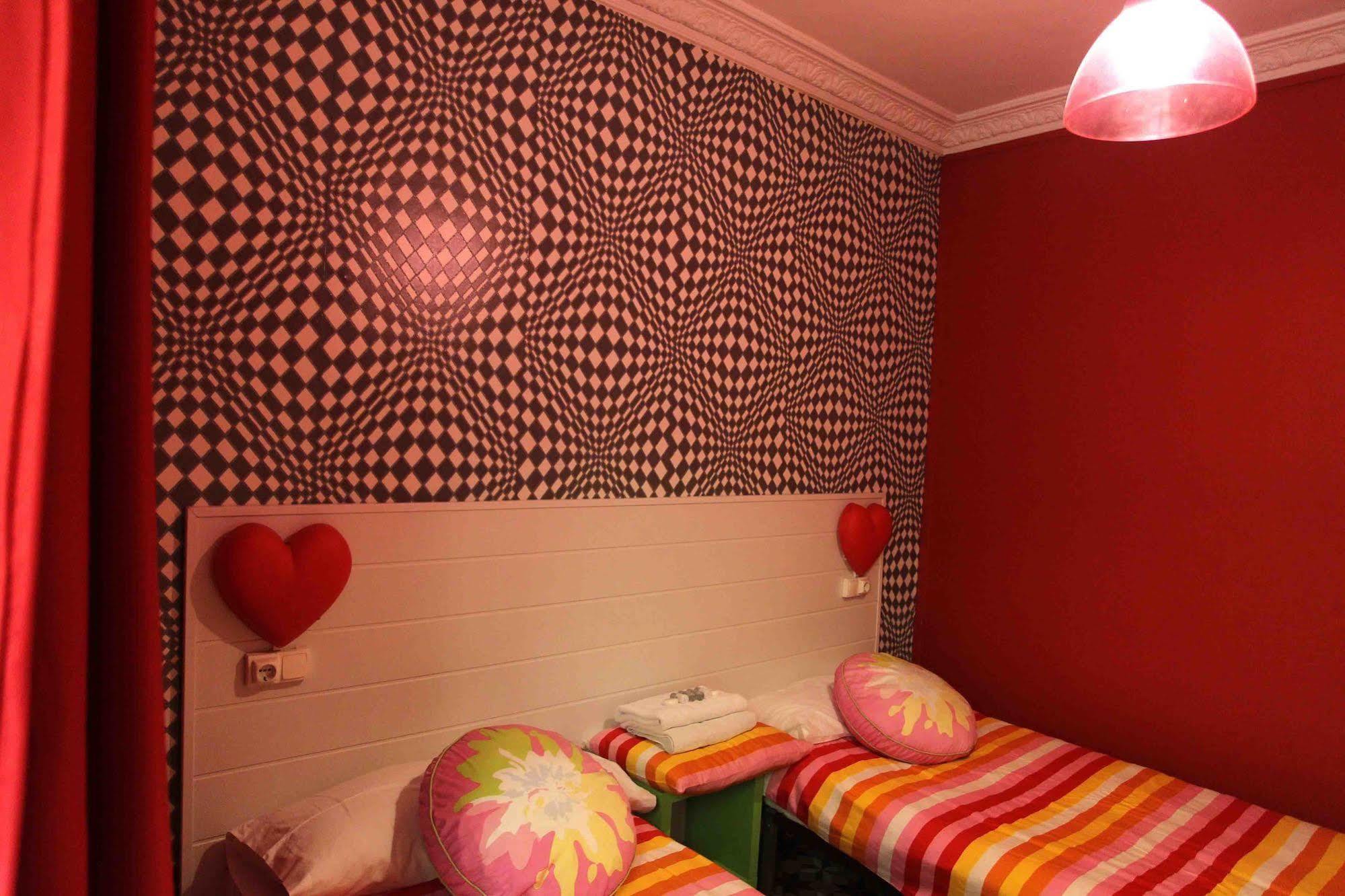 Red Nest * Valencia