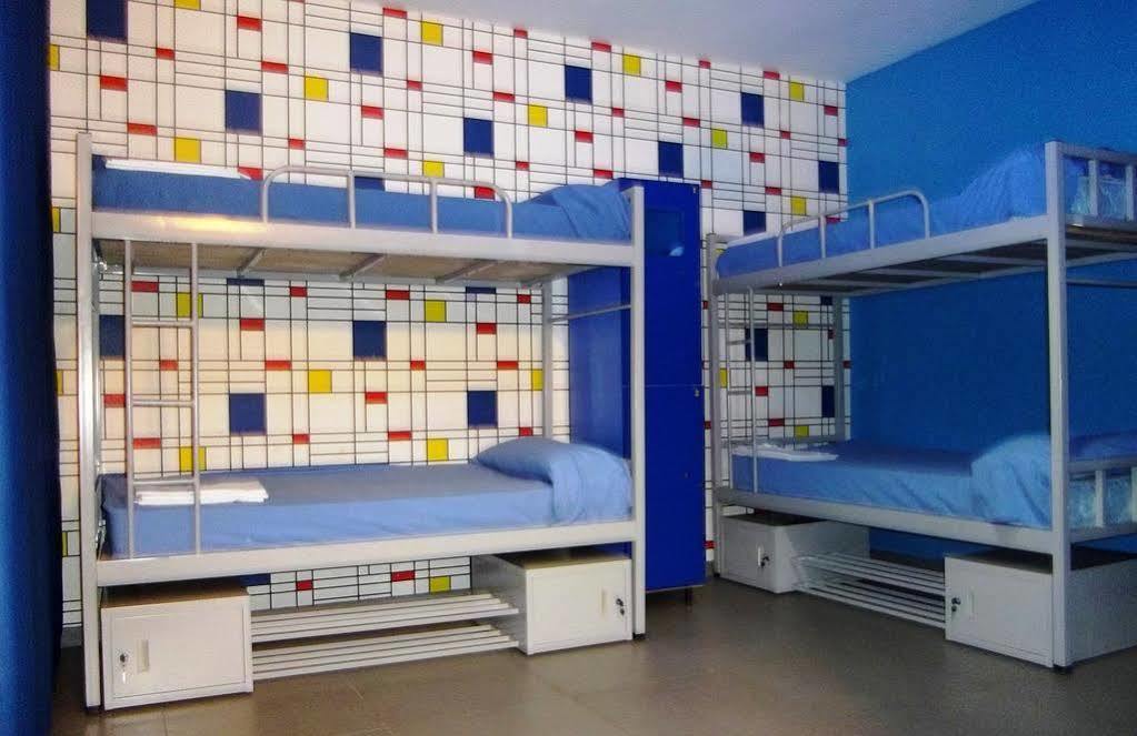Red Nest Hostal *