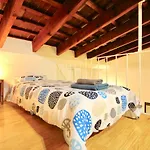 Jordana Apartments Bright & Charming In Old Town