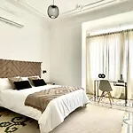 Victoria Site-Luxury Center
