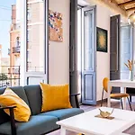 Beautifully Designed Studio With Lots Of Natural Light