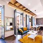 Beautifully Designed Studio With Lots Of Natural Light