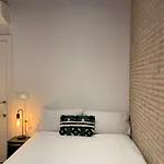 La Reina Beach Rooms