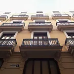 SingularStays Plaza Redonda