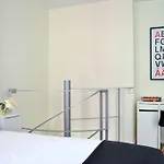 Singularstays Comedias
