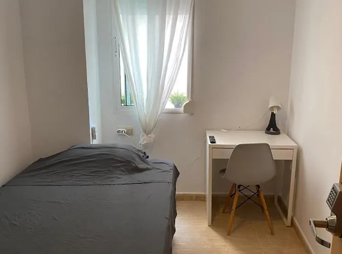Single Room In My Apartment At The Beach