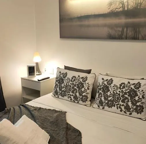 Small And Cozy Rooms - G10