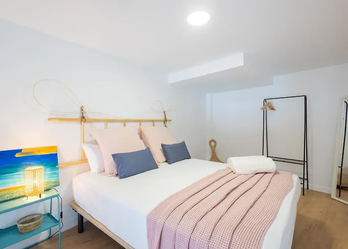 Florit Flats - The Port Avenue Duplex