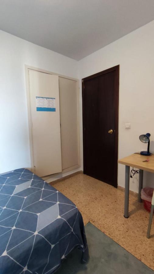Pensión Habitación Con Cama Doble, Piso Compartido En Avenida Blasco Ibáñez Valencia