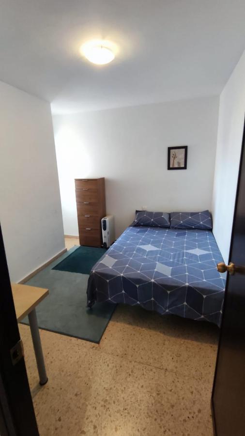 Habitación Con Cama Doble, Piso Compartido En Avenida Blasco Ibáñez Pensión