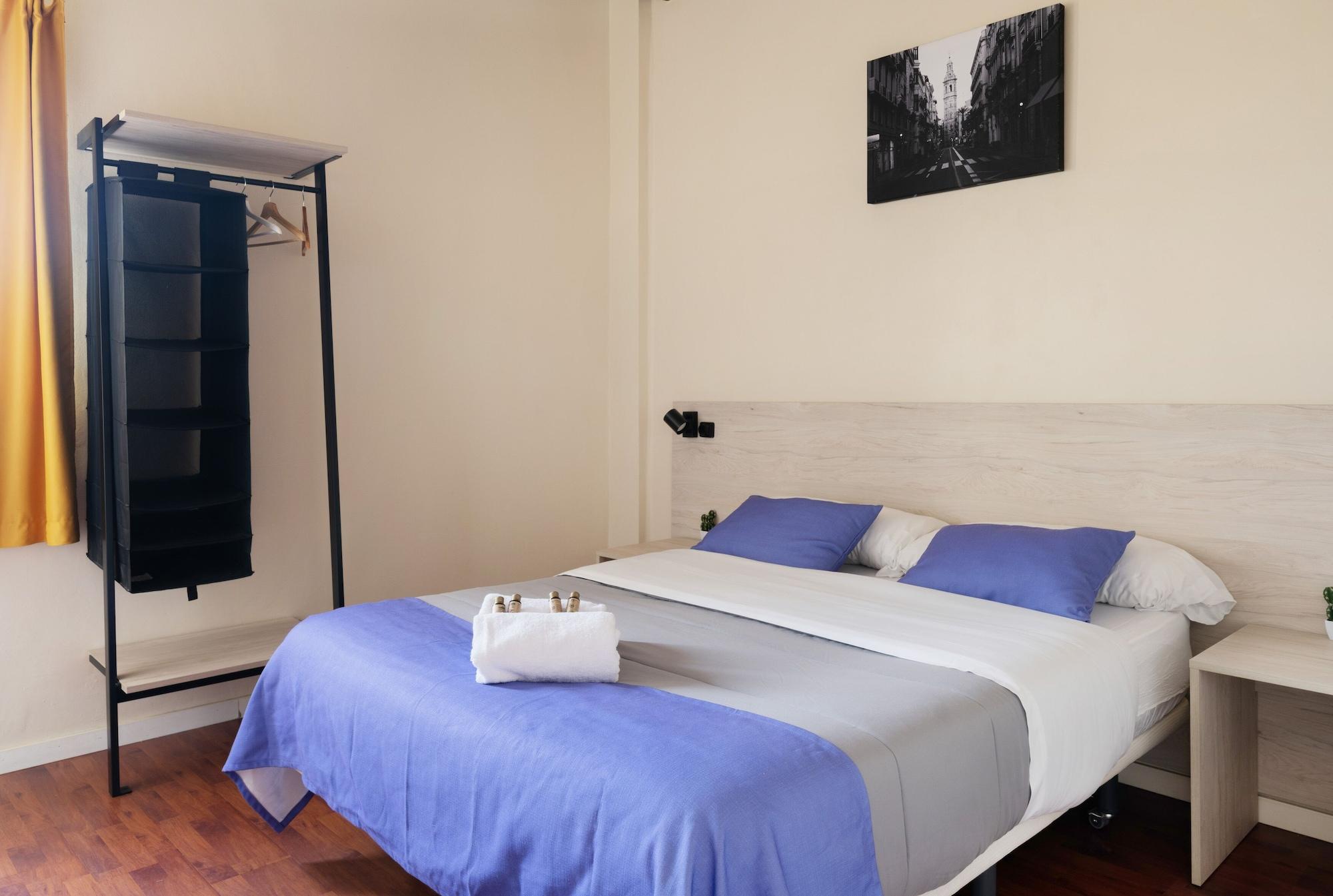 Hostal Purple Nest *