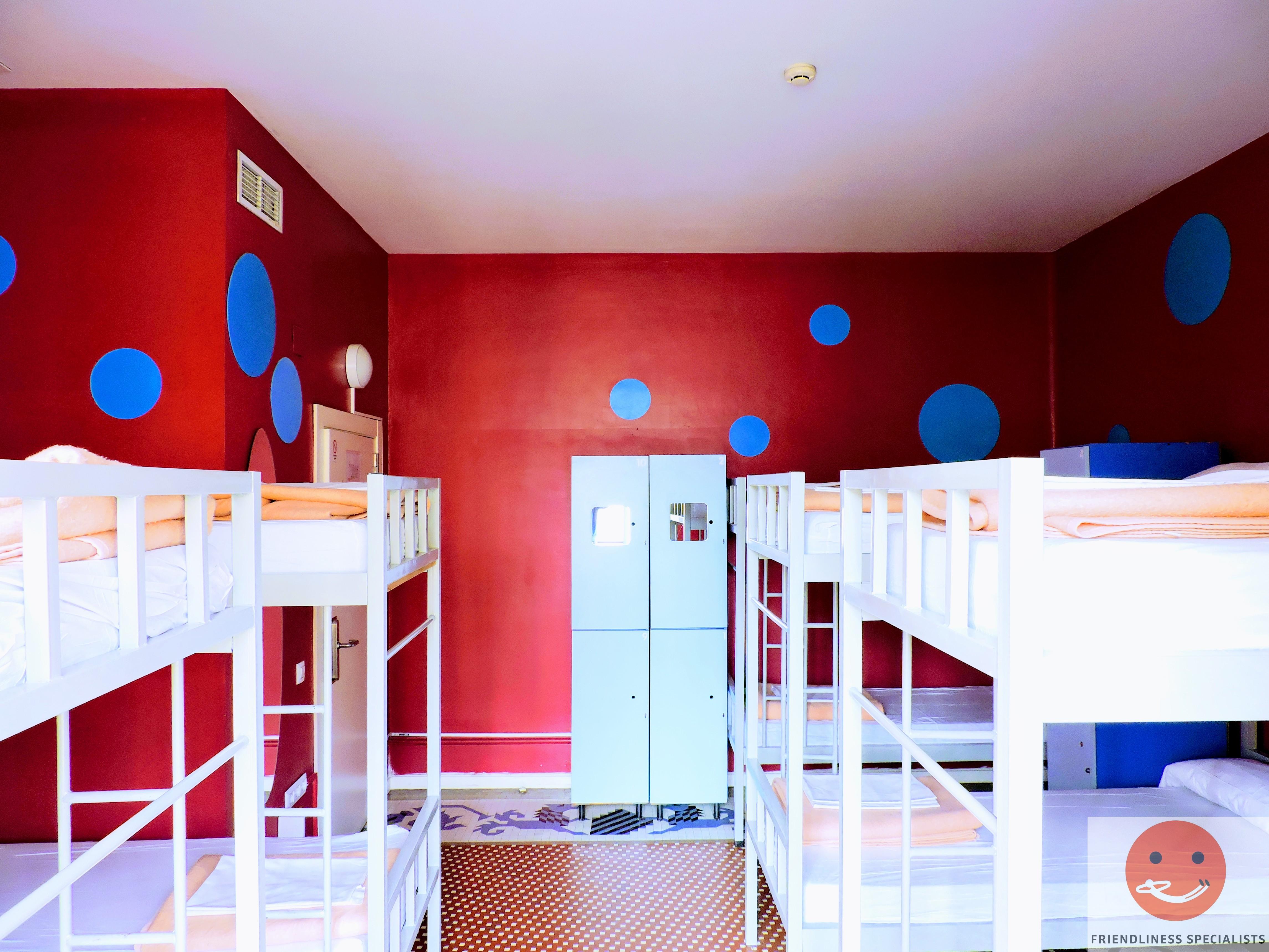 Purple Nest Hostal *