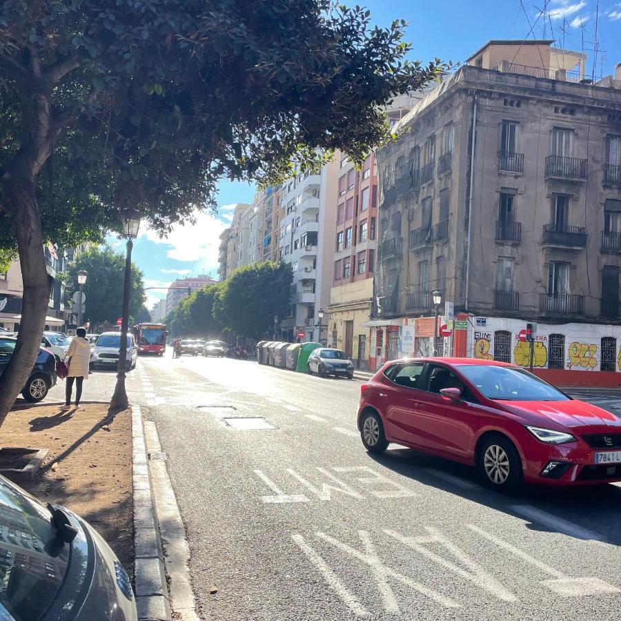 6 Personas En Centro De La Ciudad