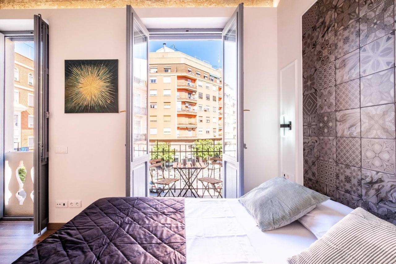 Beautifully Designed With Lots Of Natural Light *