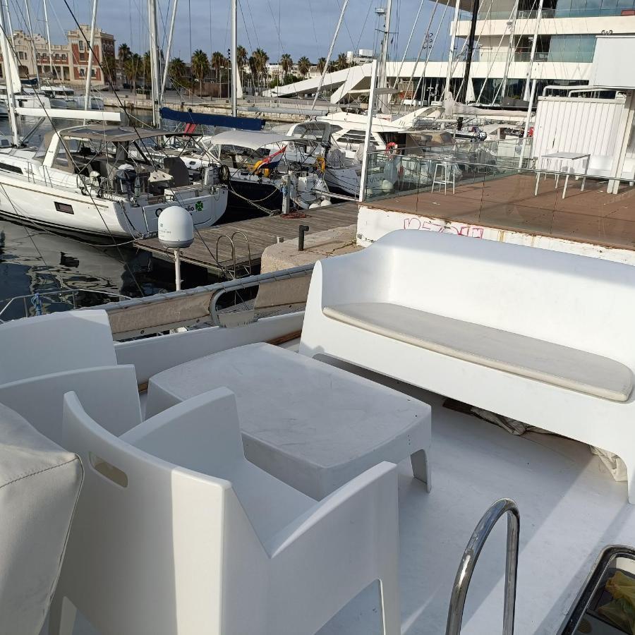 Noche Insolita En Yate De 16m A 2 Minutos De La Playa Hotel en barco Valencia