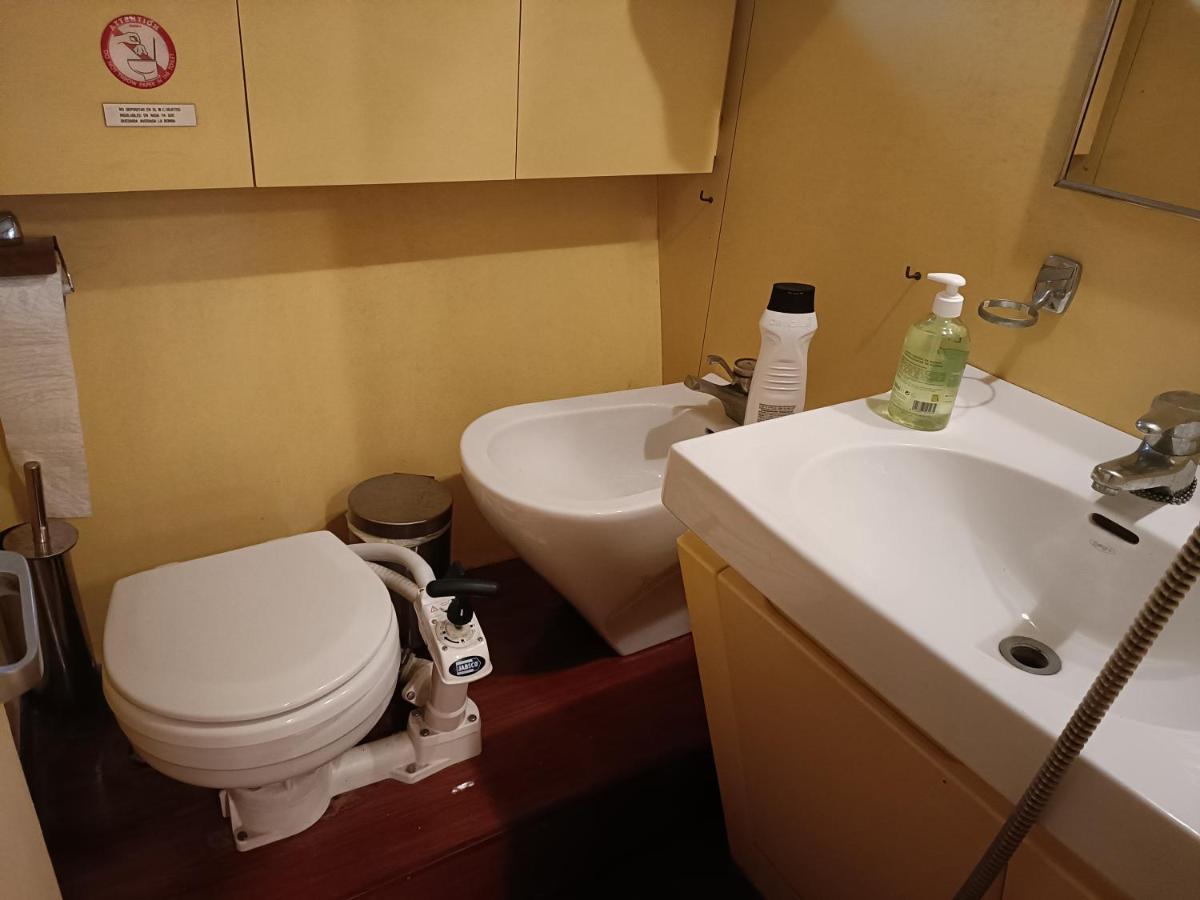 Hotel en barco Noche Insolita En Yate De 16m A 2 Minutos De La Playa Valencia