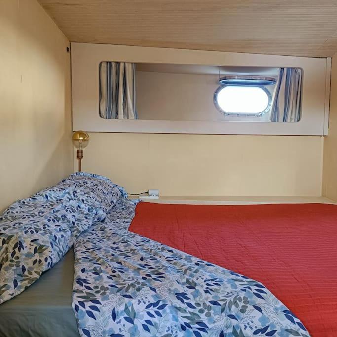 Noche Insolita En Yate De 16m A 2 Minutos De La Playa Hotel en barco Valencia