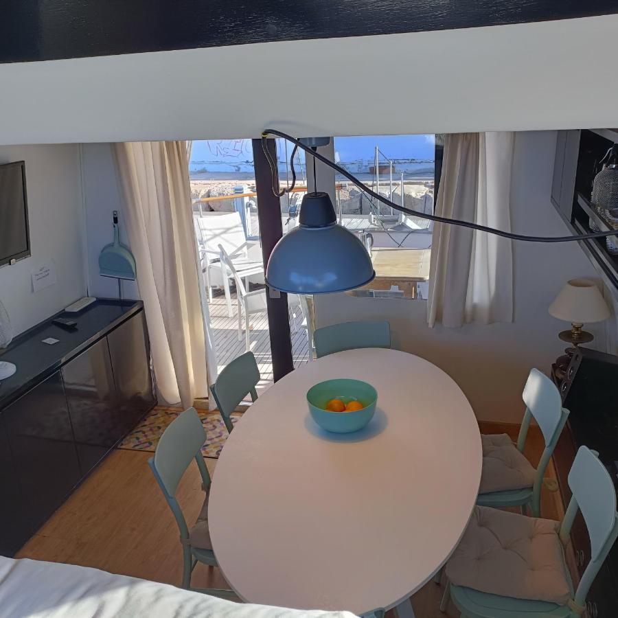 Hotel en barco Noche Insolita En Yate De 16m A 2 Minutos De La Playa