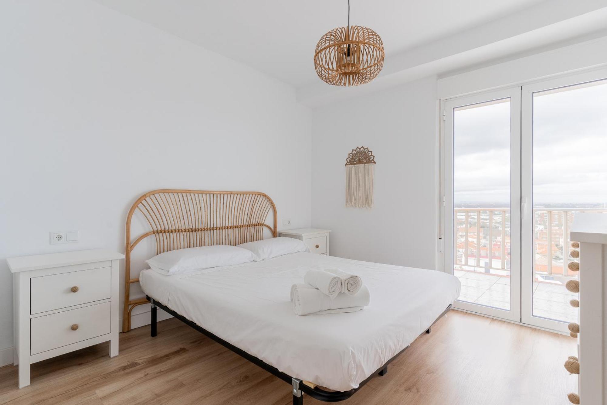 Ocean's Whisper: Les Palmeres Seaview Sanctuary Apartamento Valencia