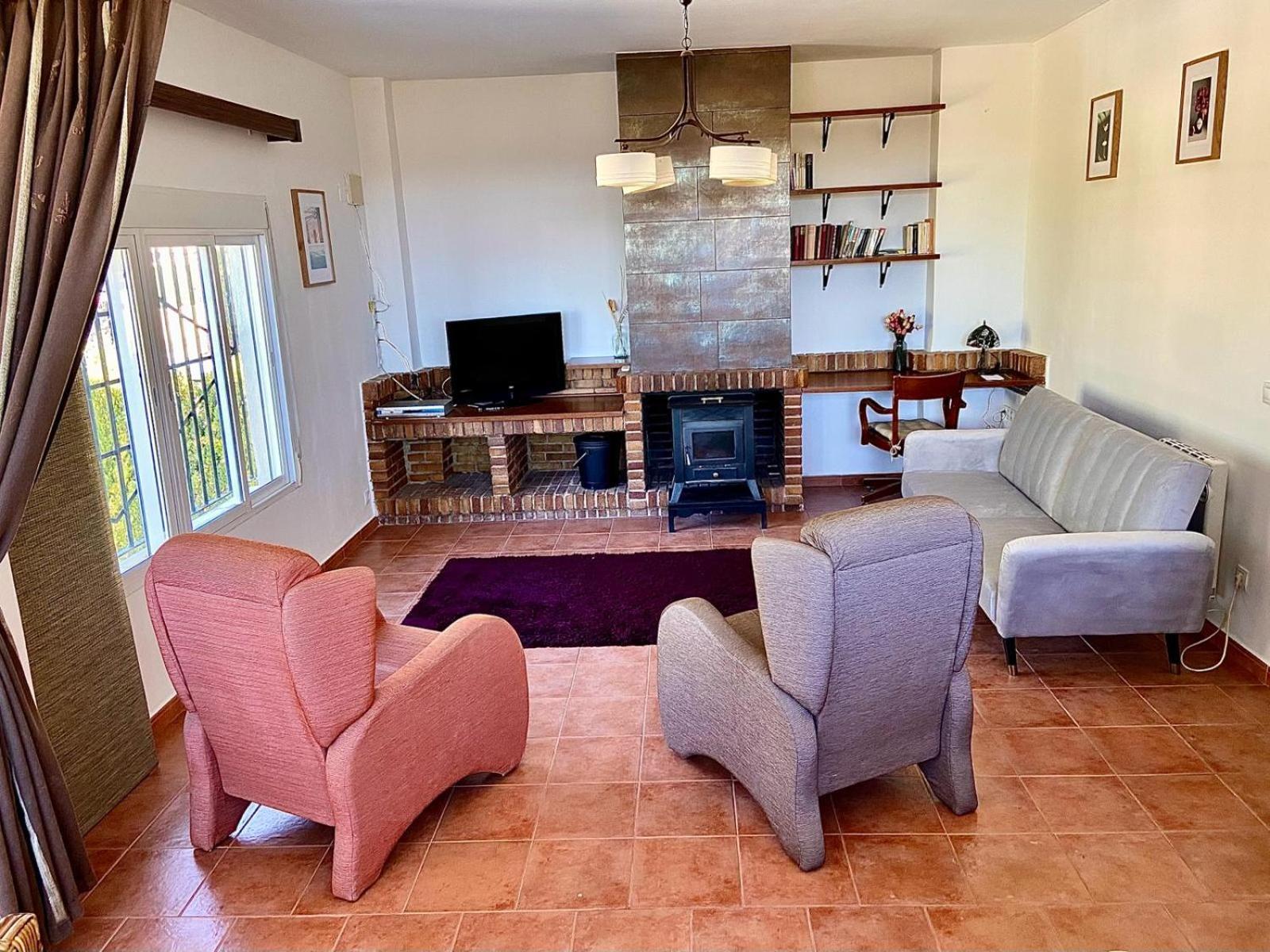 Beautiful With Huge Private Pool And Vineyard View