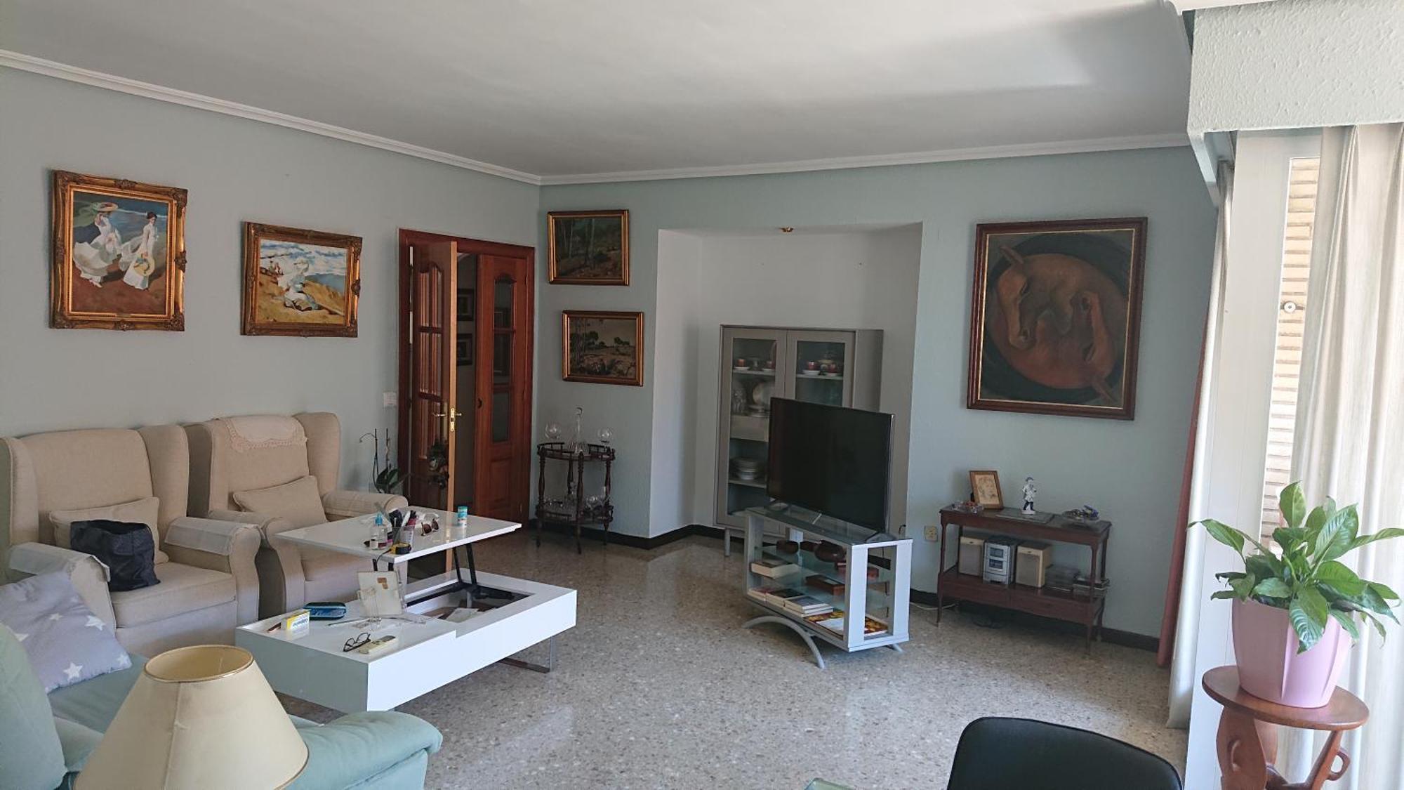 Habitación Triple Con Aire Acondicionado, Cama De Matrimonio Y De Cuerpo Y Medio A Kilómetro Y Pico De La Playa