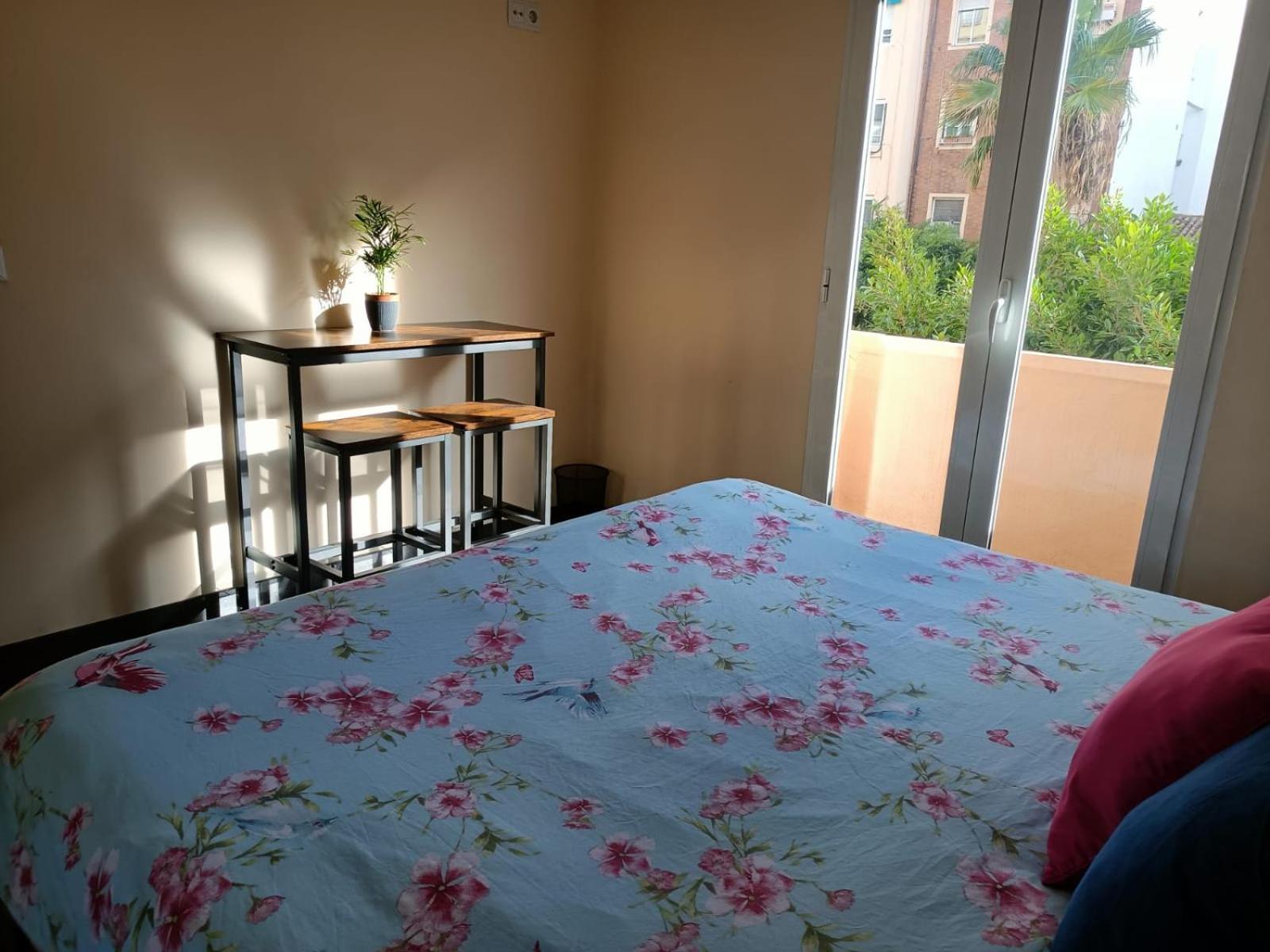 Habitación Céntrica En Casa De Familia * Valencia