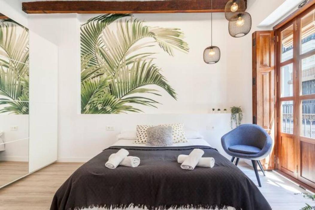 Loft De Diseno Junto Al Mercado Con Balconada