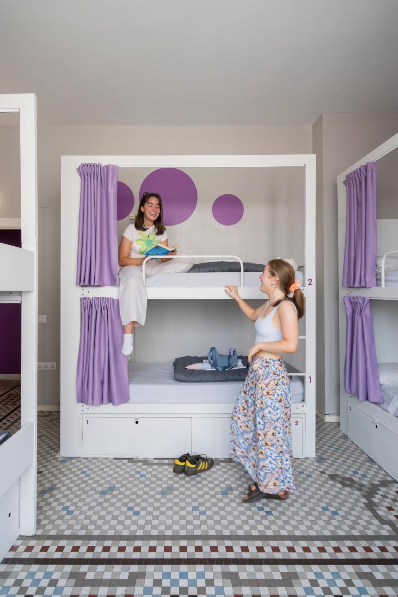 Purple Nest Hostal *