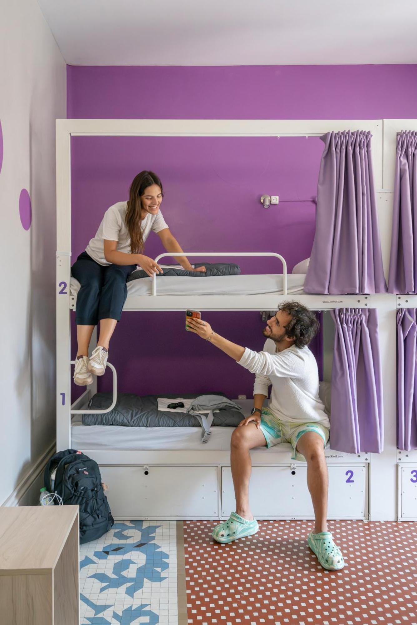 Hostal Purple Nest *