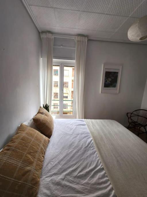 Apartamento Amplio, Luminoso Y Bien Ubicado *