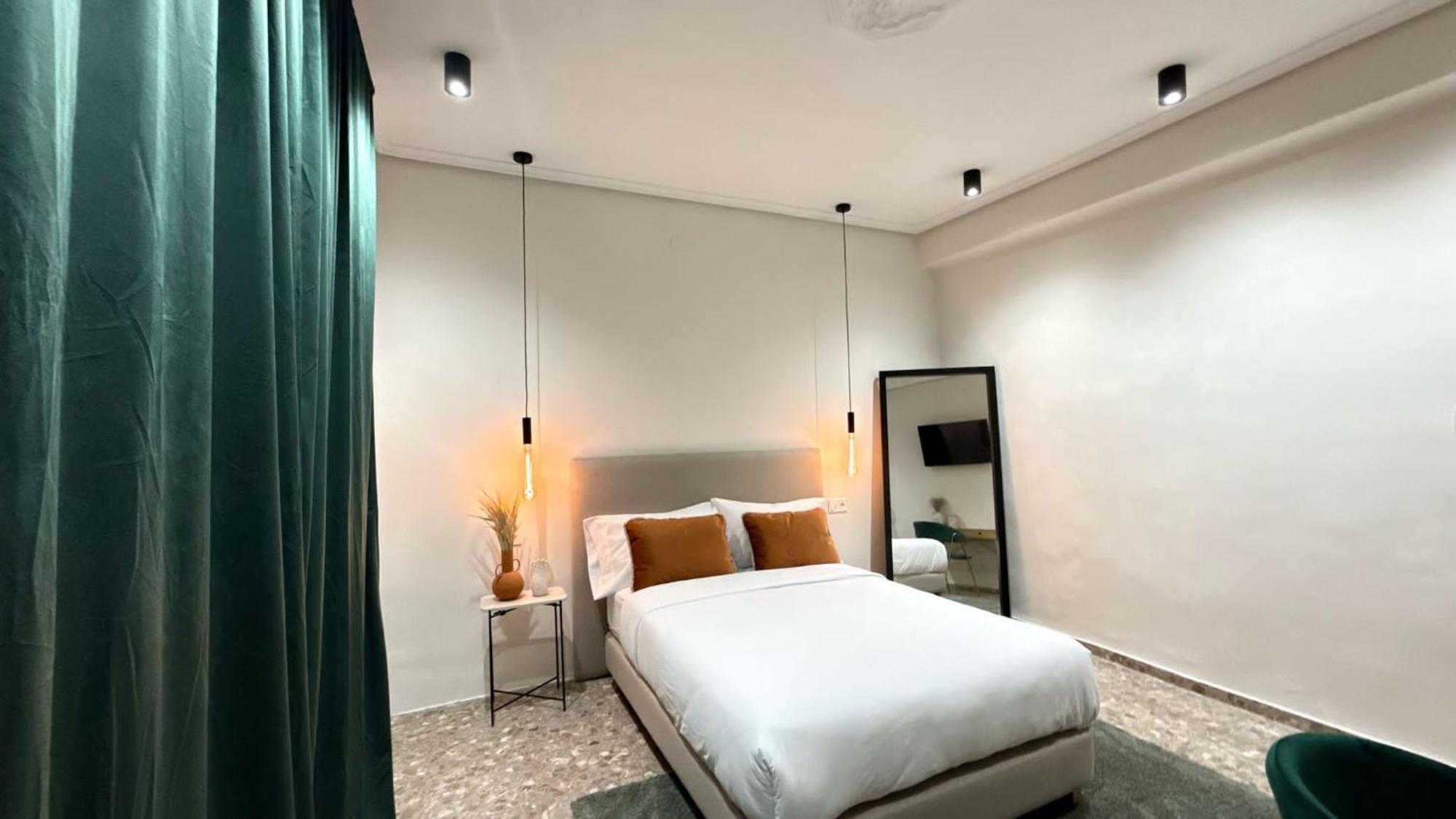 Valencia, Netflix, 4 Mins Walk To The Habitación en casa particular Valencia