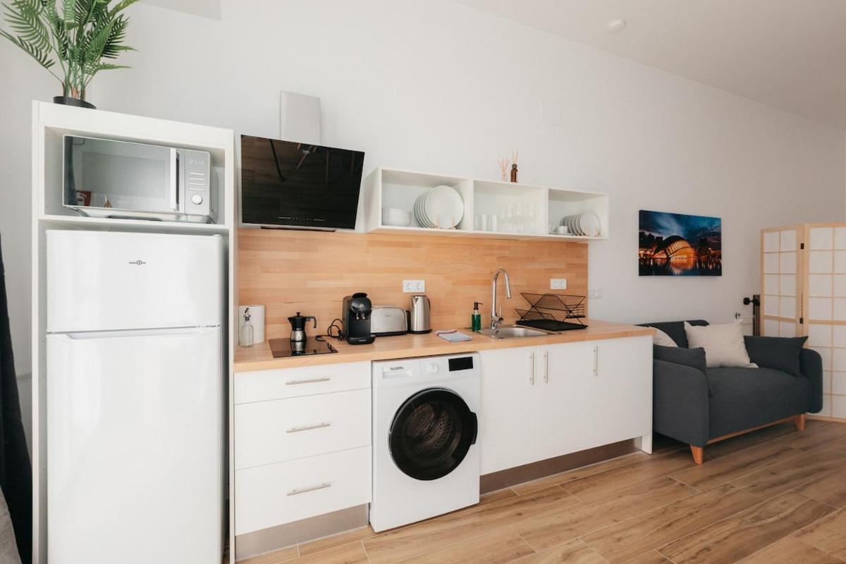 Stylish With Easy Access To Valencias Apartamento *
