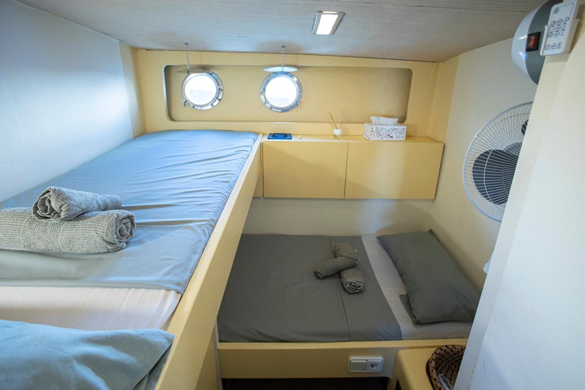 Hotel en barco Noche Insolita En Yate De 16m A 2 Minutos De La Playa Valencia