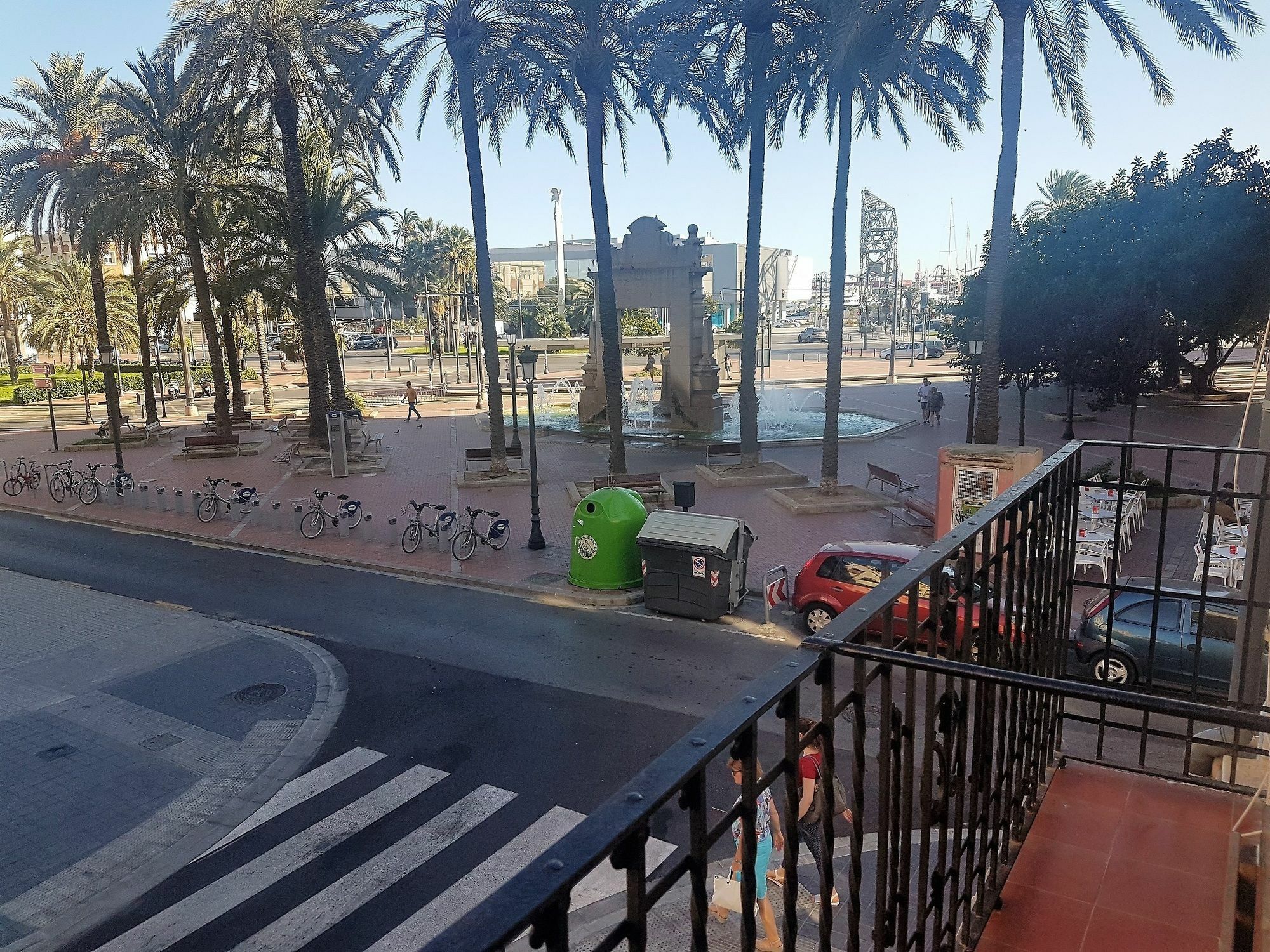 Con Vistas A La Marina Real